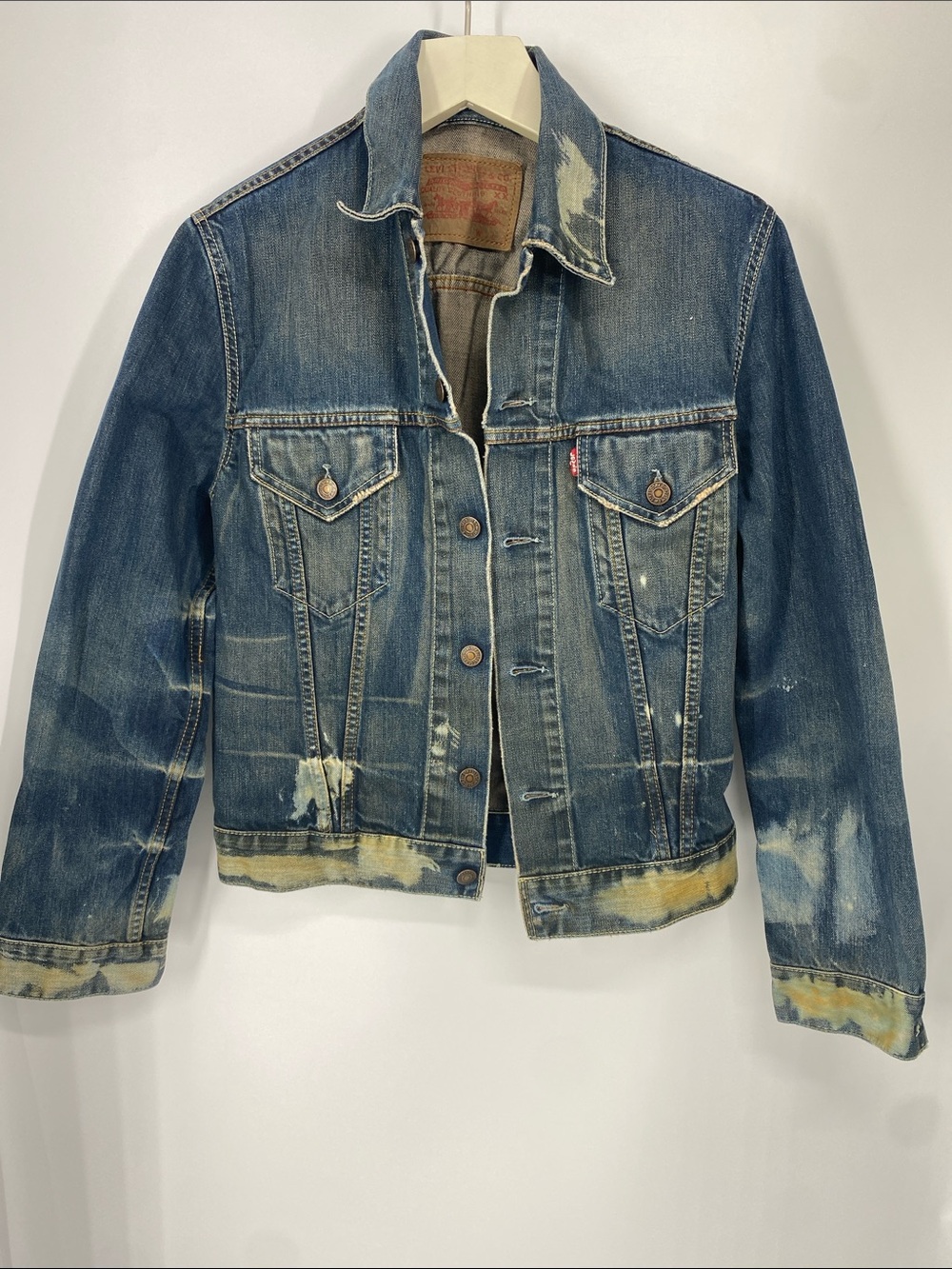 Levi’s Distressed Bleach Wash Denim Jacket Medium Cropped Trucker SZ M - Picture 3 of 7